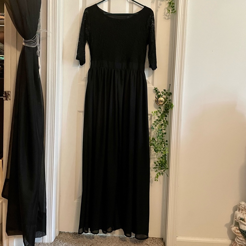 🖤 Floor Length Flowy Dress 🖤 - Picture 10 of 11